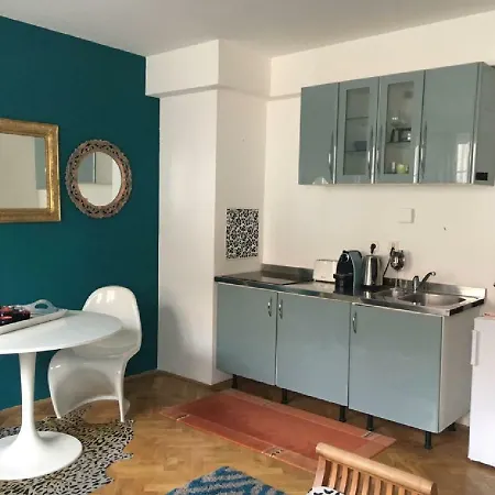 Studio With Garage On Subway Near Centre Apartment Prag
